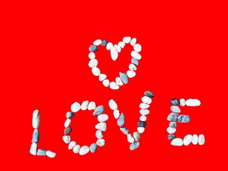 دانلود عکس قلب و نوشته love با سنگ