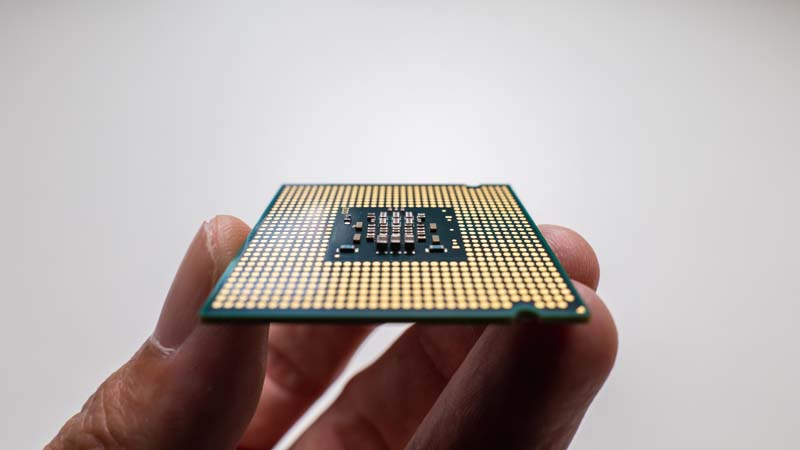 عکس cpu روی انگشتان