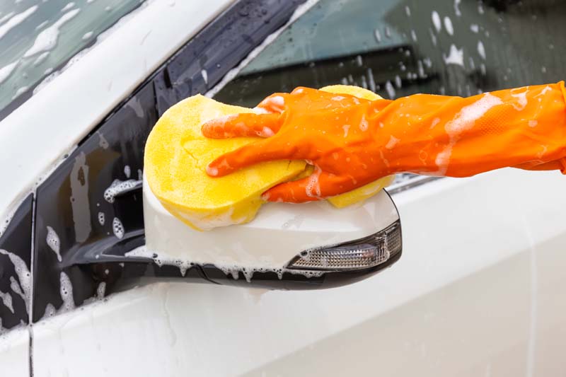 عکس لارج فرمت از شستن آینه بغل