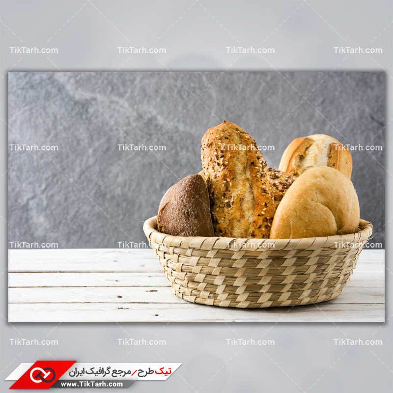 دانلود تصویر با کیفیت نان باگت داخل سبد حصیری
