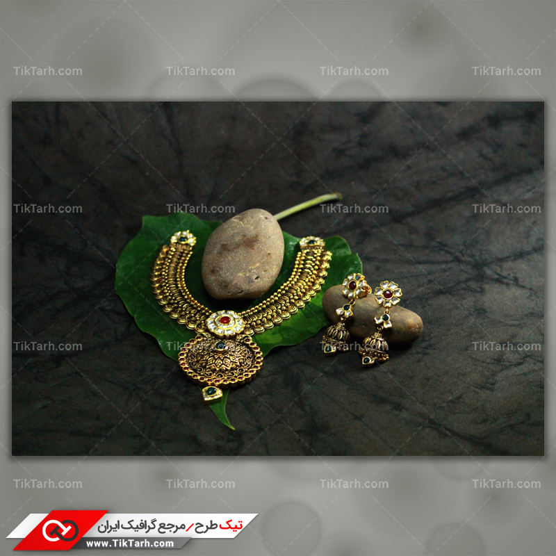 دانلود تصویر با کیفیت نیم ست طلا و جواهرات