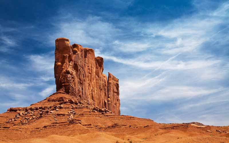 تصویر باکیفیت از سازه های سنگی در بیابان