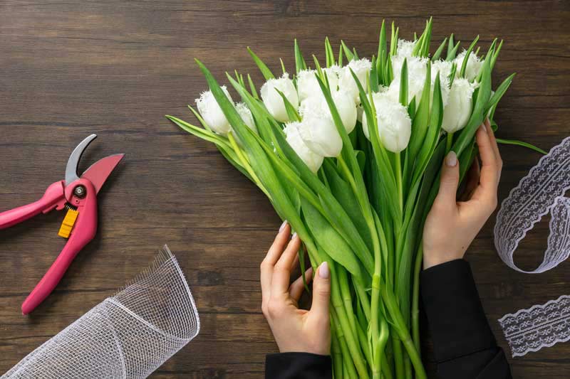 دانلود عکس پیچیدن دسته گل