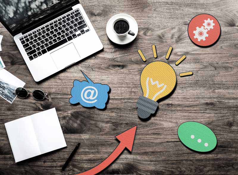 عکس کارتونی میز کار و نوآوری و خلاقیت
