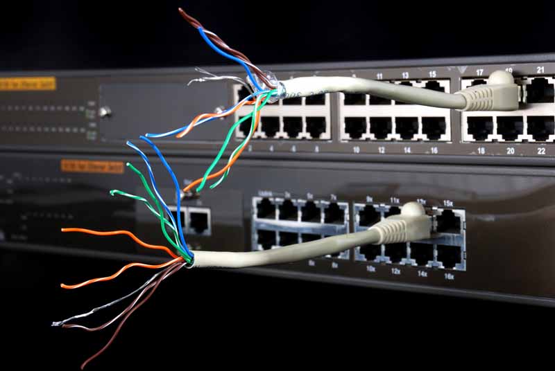تصویر باکیفیت بریده شدن کابل های اتصالی