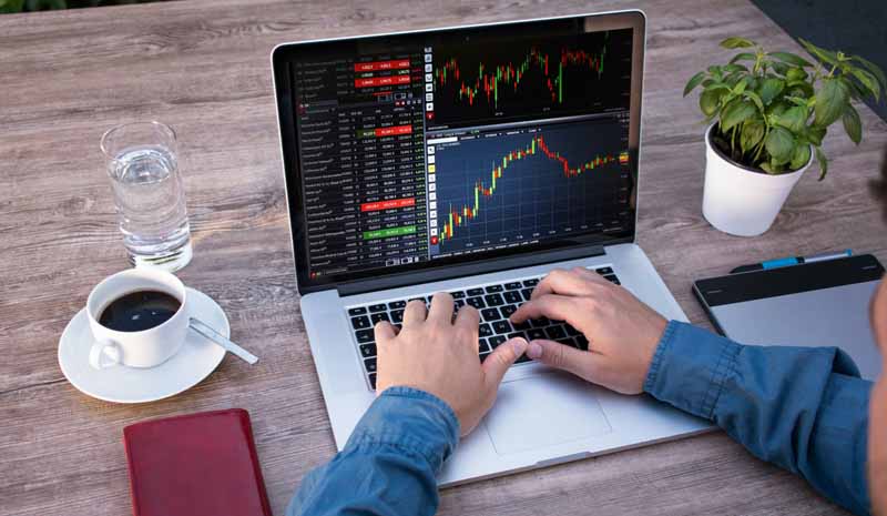 دانلود عکس کار در بازار ارز در لپ تاپ
