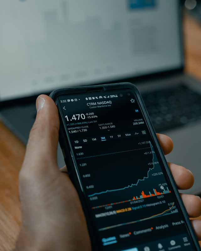 عکس باکیفیت نمودار سهام در موبایل