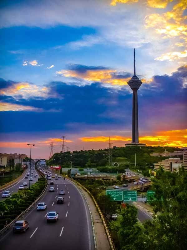 عکس برج میلاد از نمای دور
