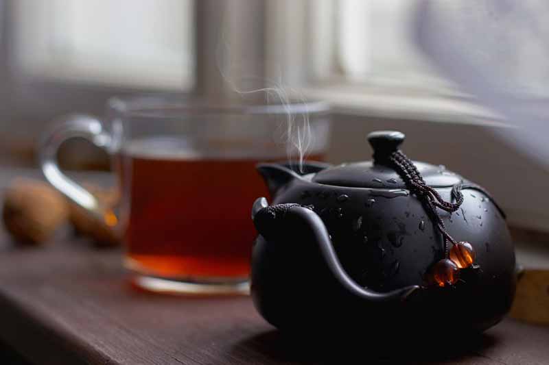 دانلود تصویر قوری مشکی چای