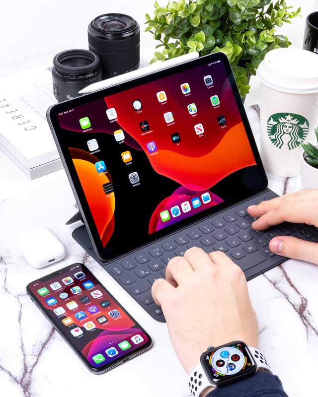 دانلود تصویر کار با آی پد اپل
