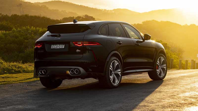 عکس ماشین جگوار F-Pace مشکی از پشت