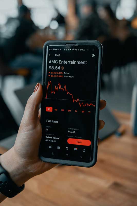 دانلود عکس بررسی نمودار قرمز در موبایل