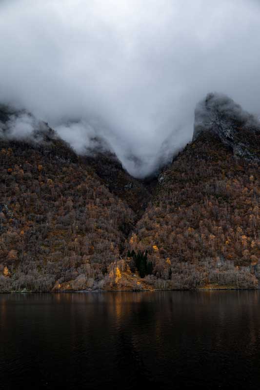 تصویر دریاچه کوهستانی