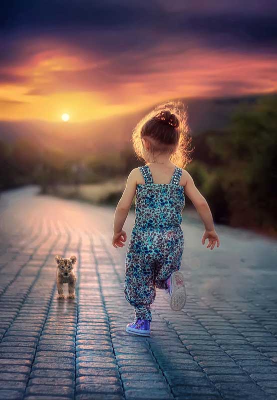 دانلود عکس دختر و توله شیر