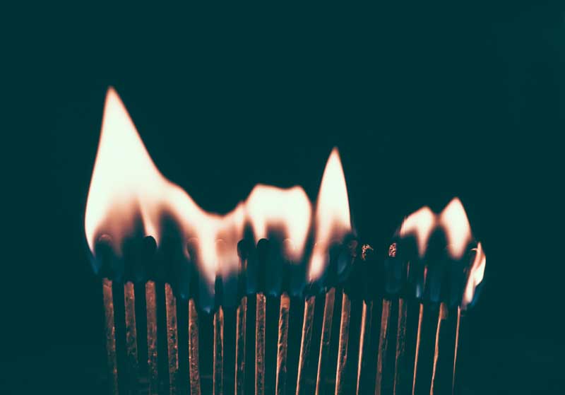 دانلود تصویر سوختن کبریت ها