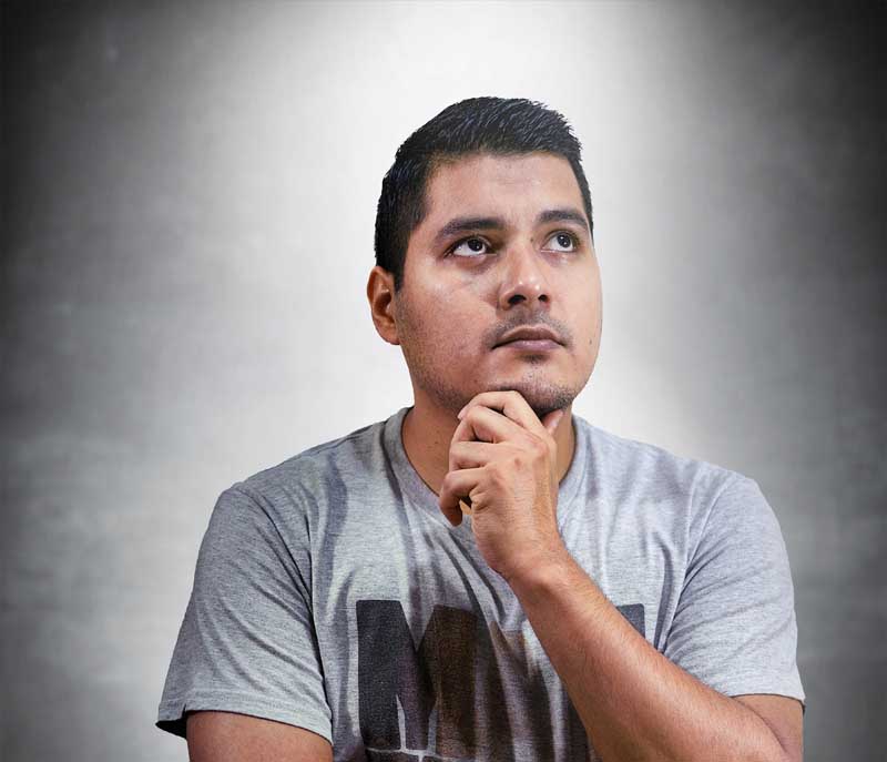 عکس تفکر مرد جوان