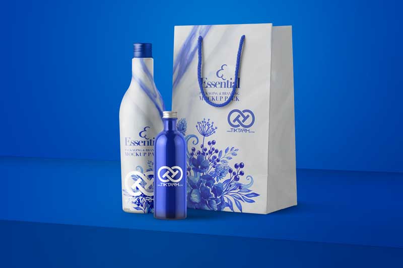 طرح موکاپ ساک دستی و شیشه نوشیدنی