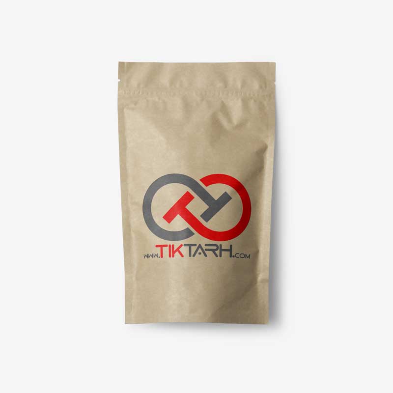 طرح موکاپ کیسه زیپ دار روی زمین