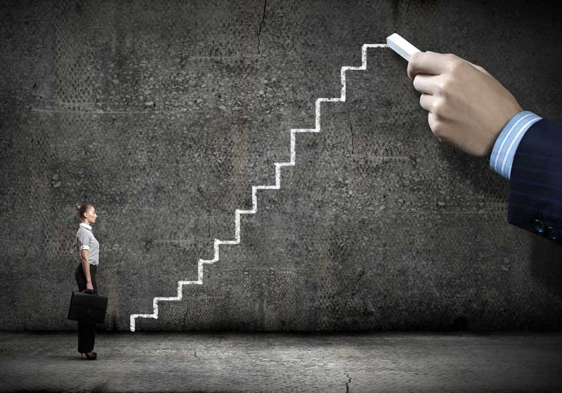 تصویر با کیفیت بالا رفتن از پله موفقیت