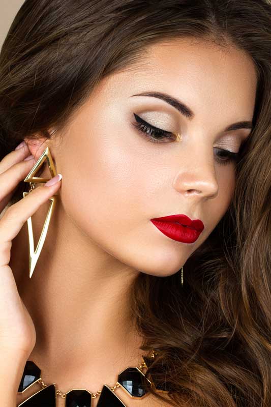 عکس با کیفیت آرایش صورت با موی قهوه ای