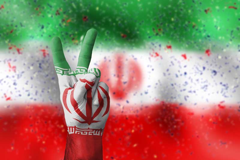تصویر با کیفیت پرچم ایران با علامت دست پیروزی