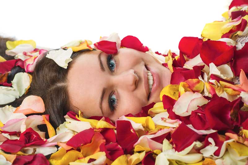 عکس گرافیکی خانم با گل
