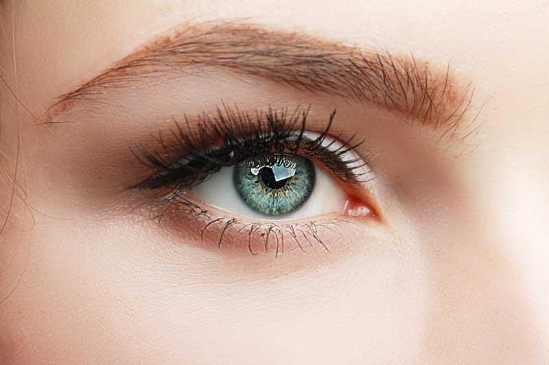 تصویر لارج فرمت چشم سبز با آرایش