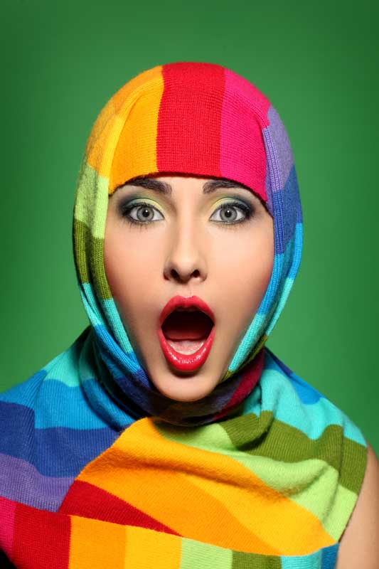 تصویر با کیفیت خانم با شال رنگی