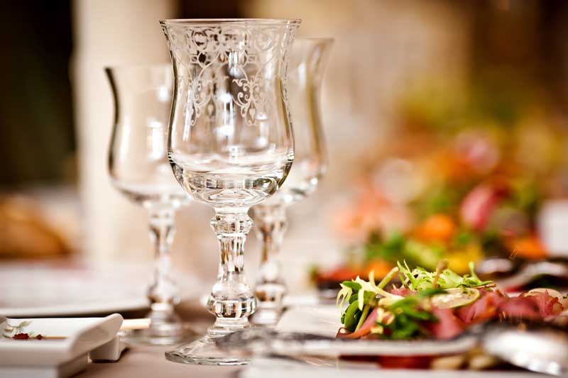 دانلود تصویر زیبا از لیوان پایه بلند طرحدار