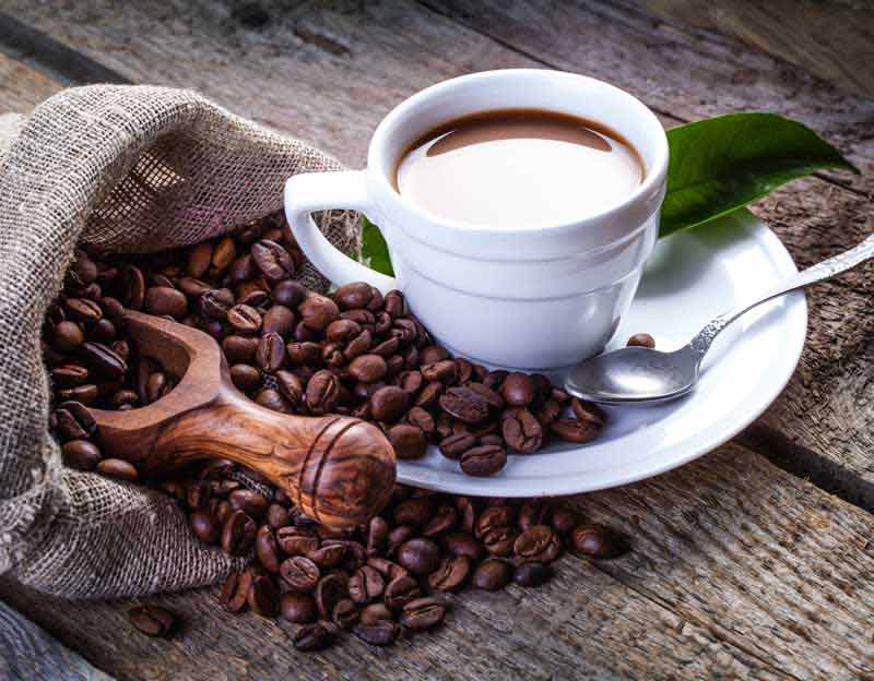 دانلود عکس زیبا از دانه های قهوه در گونی