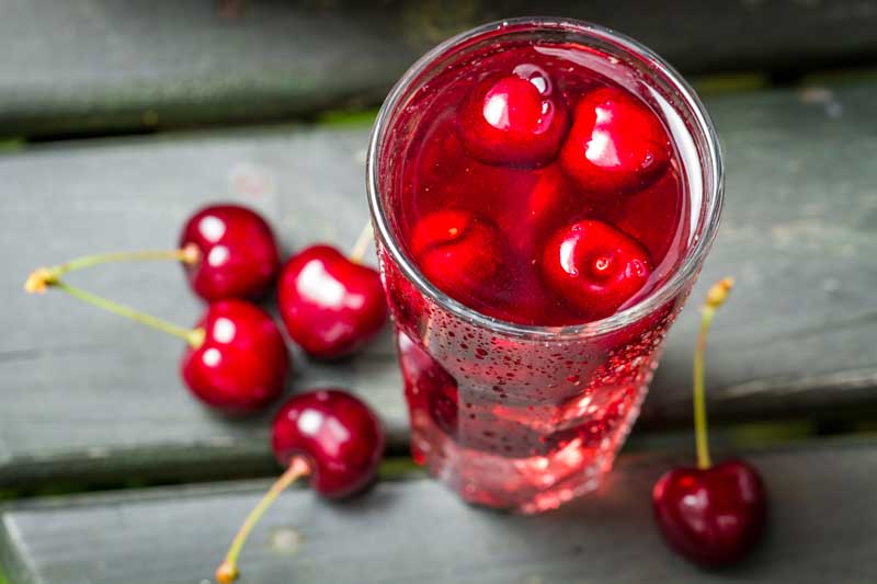 عکس لارج فرمت از  گیلاس ها در لیوان