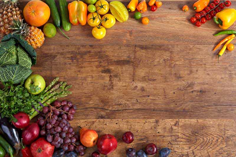 دانلود تصویر زیبا از میوه ها روی تخته