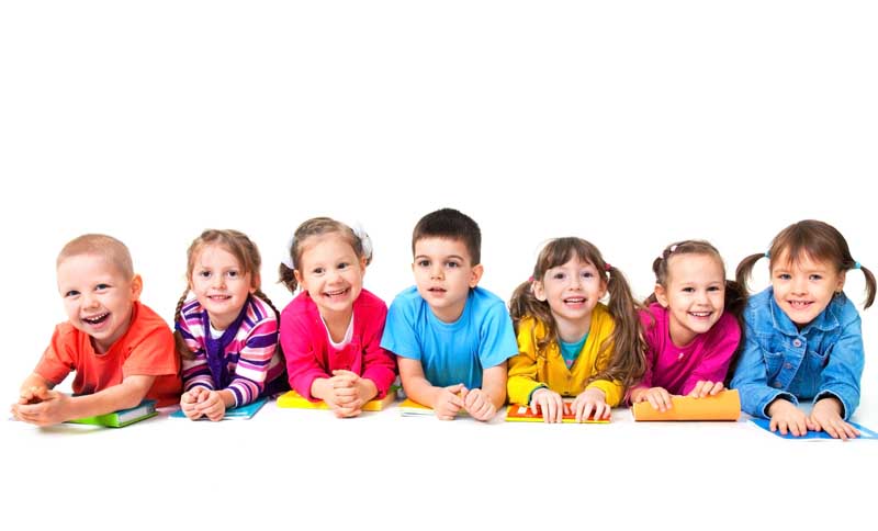 دانلود تصویر با کیفیت کودکان با لباس های رنگی