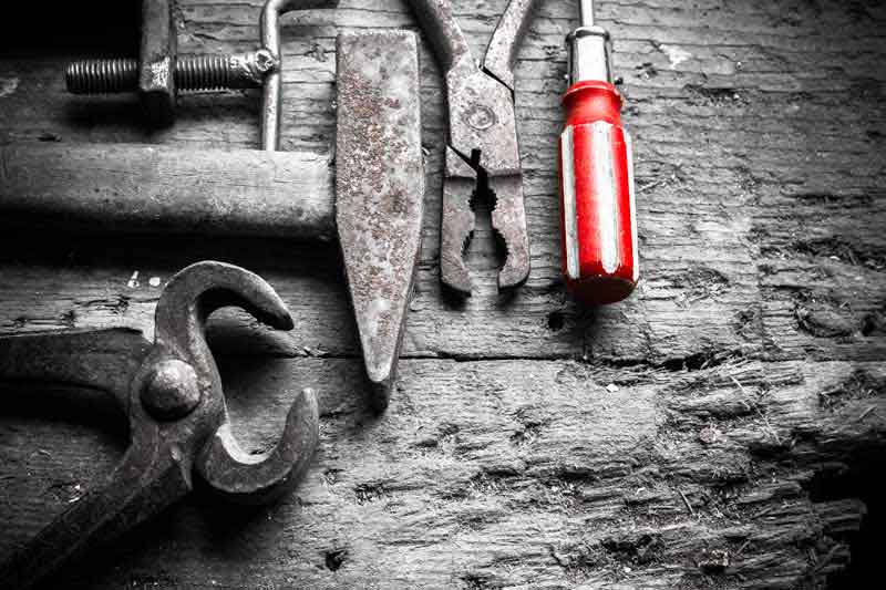 دانلود تصویر با کیفیت ابزارآلات روی زمین