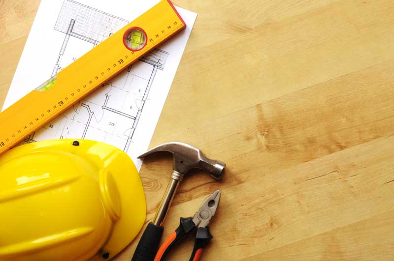 دانلود تصویر با کیفیت کلاه ایمنی با چکش و انبردست