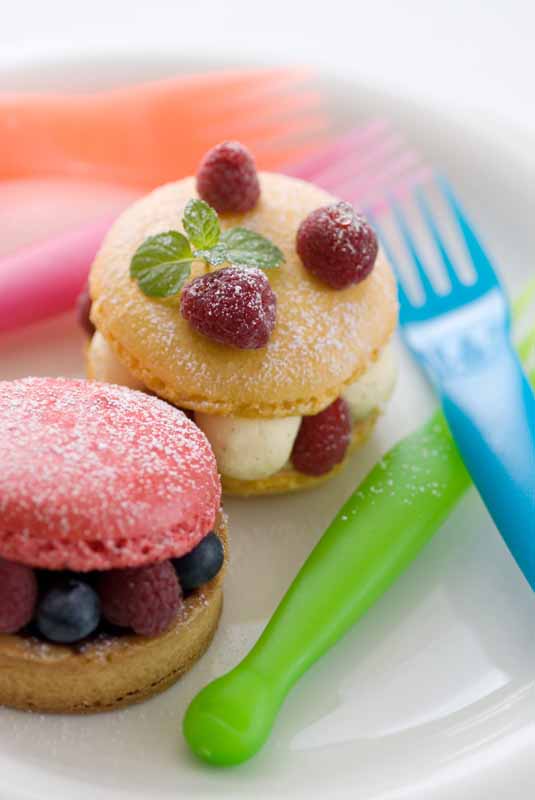 عکس گرافیکی از شیرینی میوه ای