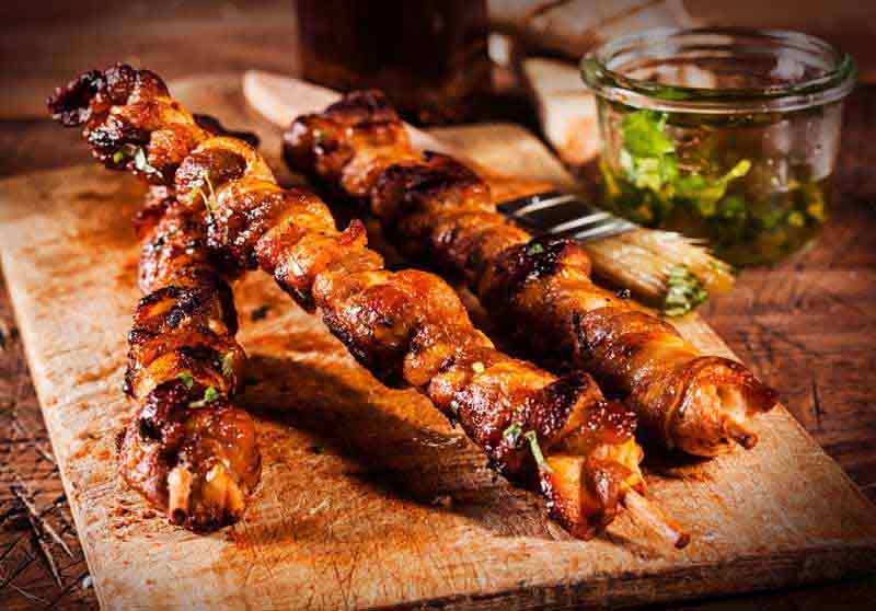 تصویر لارج فرمت از کباب با سیخ چوبی