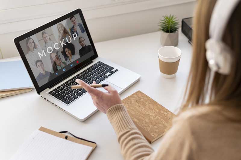 طرح موکاپ لپ تاپ و لیوان