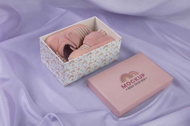 طرح موکاپ کفش ها در جعبه
