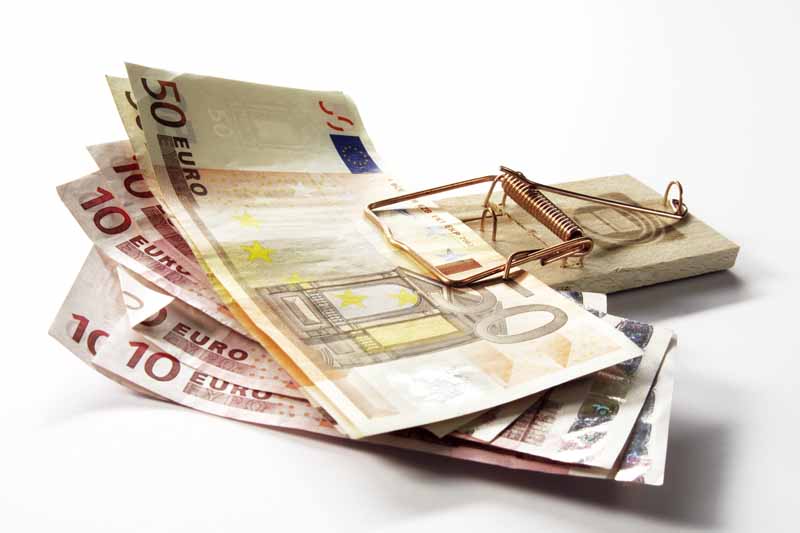 عکس با کیفیت از اسکناس یورو و تله موش