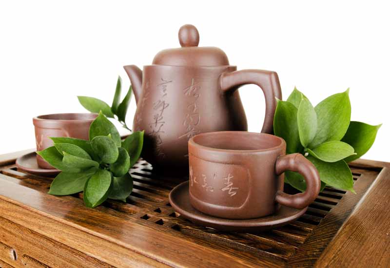تصویر لارج فرمت از دمنوش در ظرف سفالی
