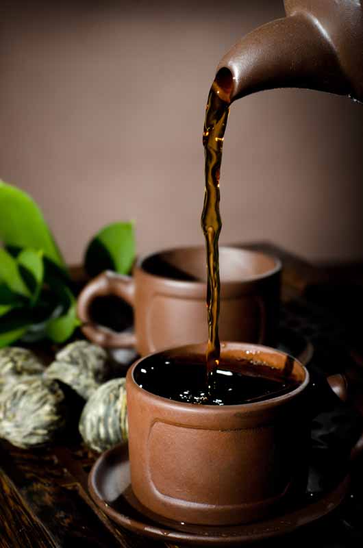 تصویر لارج فرمت از فنجان سفالی دمنوش