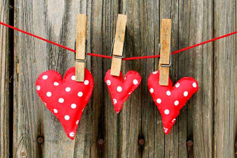 دانلود عکس قلب های قرمز خالدار