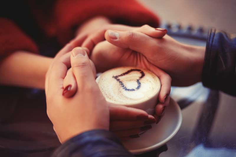دانلود عکس قهوه در دست عشاق