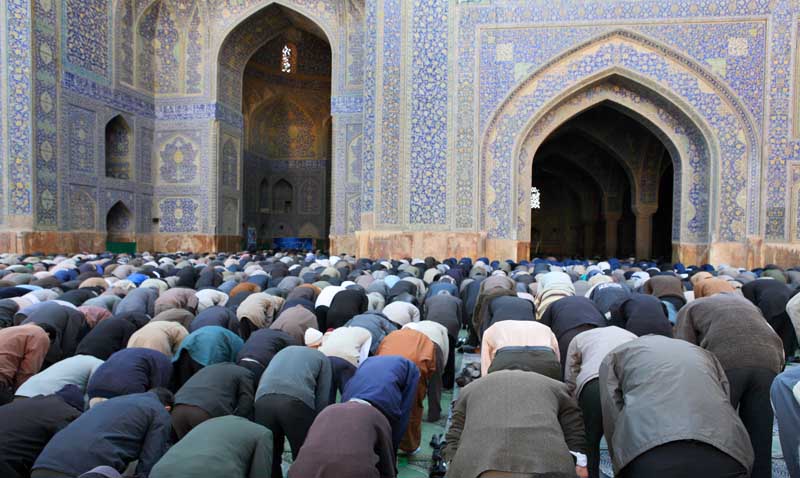 دانلود تصویر نماز جماعت در صحن گوهرشاد