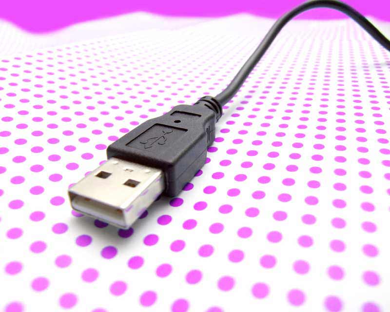 تصویر با کیفیت از کابل USB