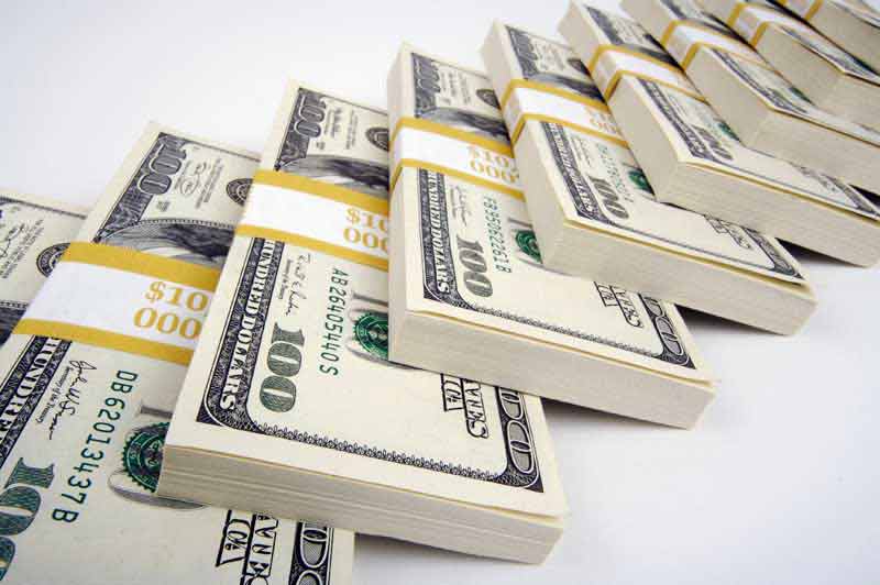 عکس زیبا از ردیف بسته های 100 دلاری