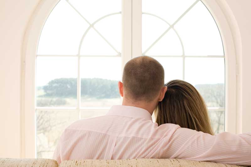 عکس لارج فرمت از پنجره رو به طبیعت