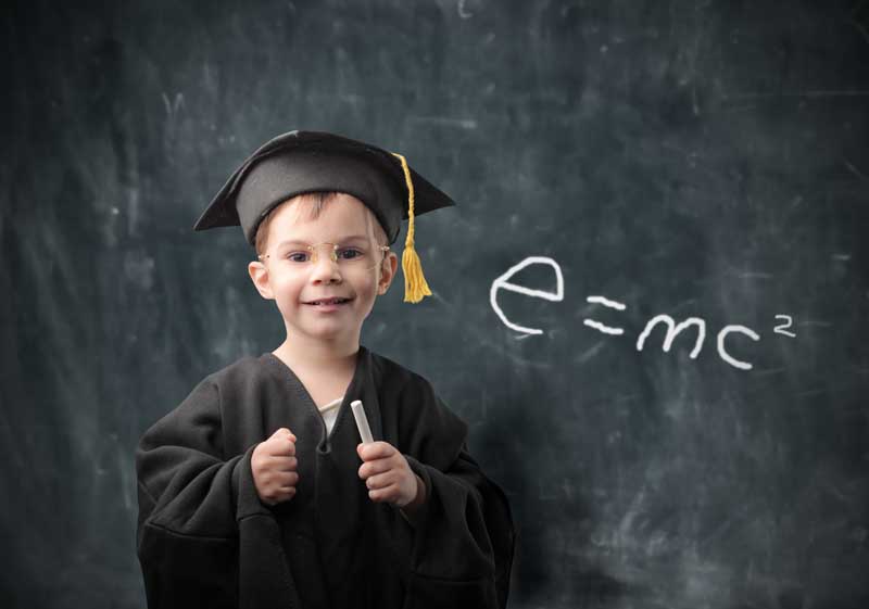 عکس لارج فرمت از تخته سیاه و e=mc