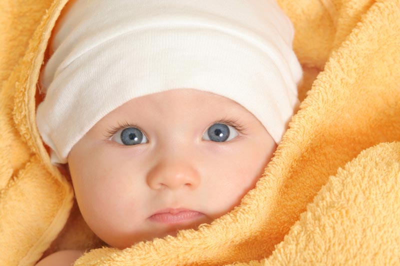 عکس لارج فرمت از نوزاد با کلاه
